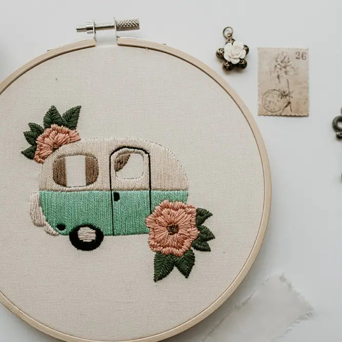 Ensemble de broderie FLORAL CAMPER