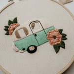 Charger l&#39;image dans la galerie, Ensemble de broderie FLORAL CAMPER
