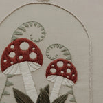 Charger l&#39;image dans la galerie, Ensemble de broderie TERRARIUM DE CHAMPIGNONS
